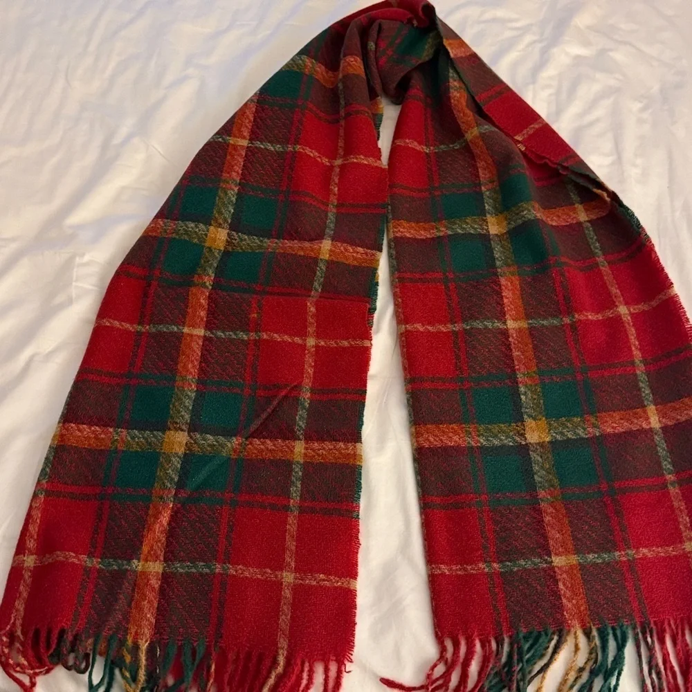 NWOT Luxury Red & Green Plaid Extra Wide Scarf/Shawl with Fringe. Unisex.